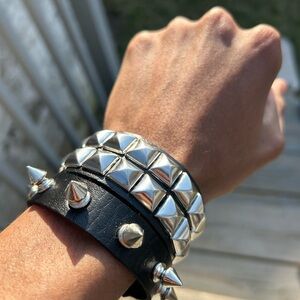 2 pcs Gothic small Spike faux leather punk bracelet emo Rivets Cuff Black